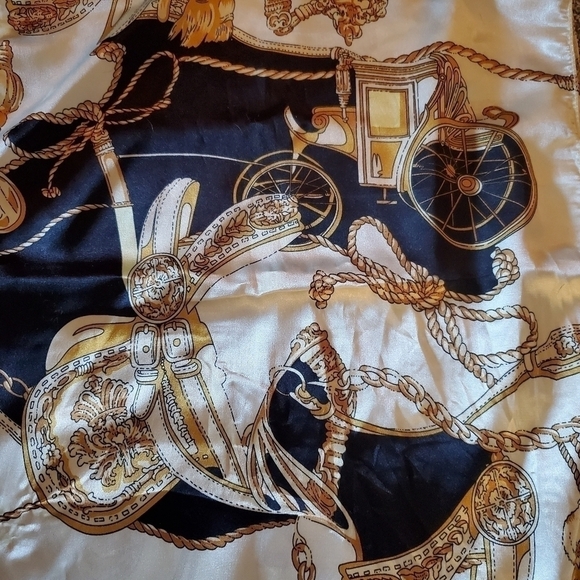 Womens Scarf Coach Carriage Tassel Navy Gold Satin Print Length 54" Width 13" - Picture 2 of 10